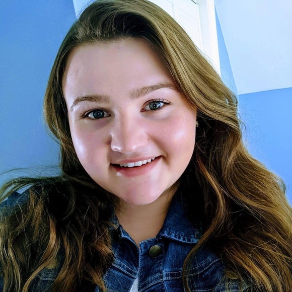 Meet your Posher, Emily - Picture 1 of 1